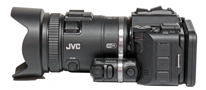 Videokamera JVC PX100 v detailu z levoboku Videokamera JVC PX100 v detailu z levoboku