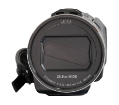 Videokamera Panasonic HC-V800: detail objektivu Videokamera Panasonic HC-V800: detail objektivu